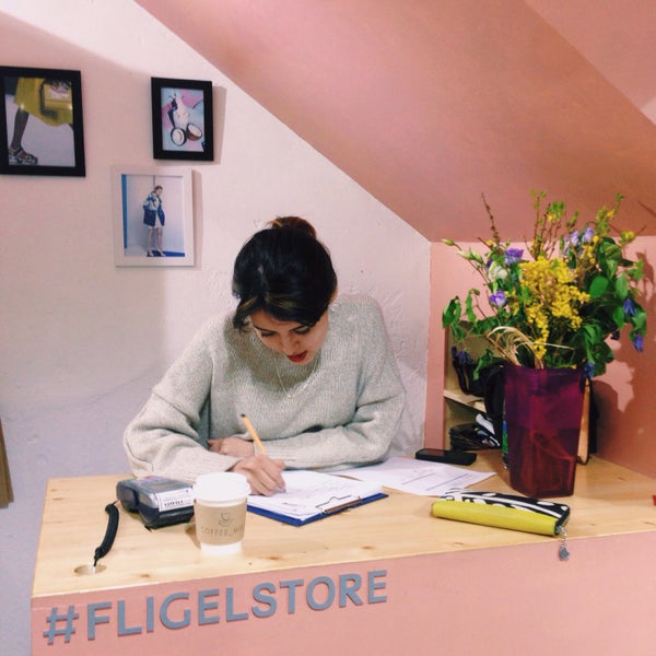 รูปภาพถ่ายที่ FLIGEL store โดย Anna O. เมื่อ 3/15/2015