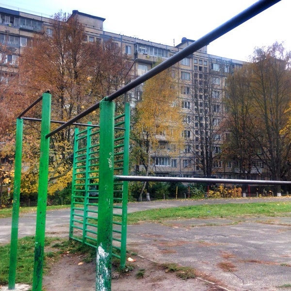 Спорт турник в Киеве улица