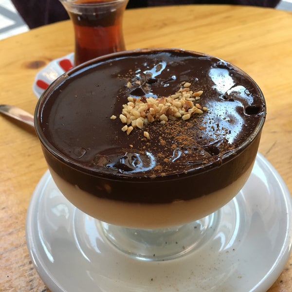 Photo prise au Tosbağa Cafe par Şule E. le11/10/2018