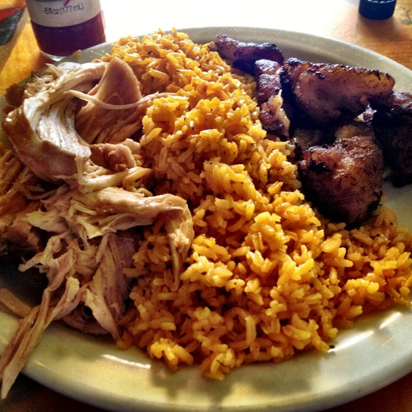7/21/2013 tarihinde Mikey B.ziyaretçi tarafından Latin Cabana Restaurant'de çekilen fotoğraf