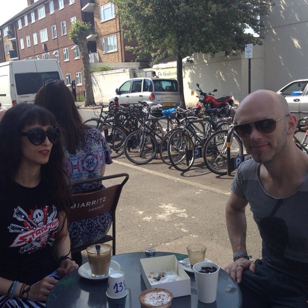 Photo prise au Chatsworth Road Market par Jamie A. le5/18/2014