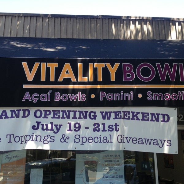Foto tirada no(a) Vitality Bowls por Uriah B. em 8/3/2013
