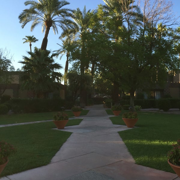 รูปภาพถ่ายที่ DoubleTree Resort by Hilton Hotel Paradise Valley - Scottsdale โดย Adam S. เมื่อ 8/9/2016