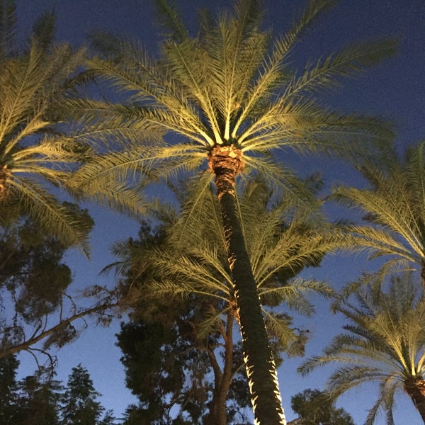 รูปภาพถ่ายที่ Hilton Scottsdale Resort &amp; Villas โดย Adam S. เมื่อ 8/28/2016