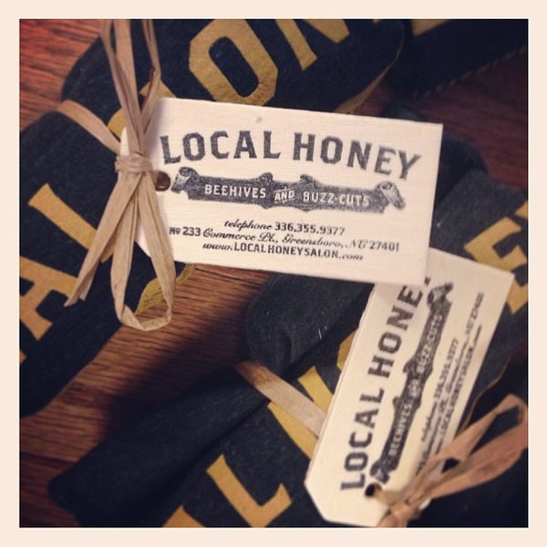 9/18/2013 tarihinde Jay B.ziyaretçi tarafından Local Honey Salon'de çekilen fotoğraf