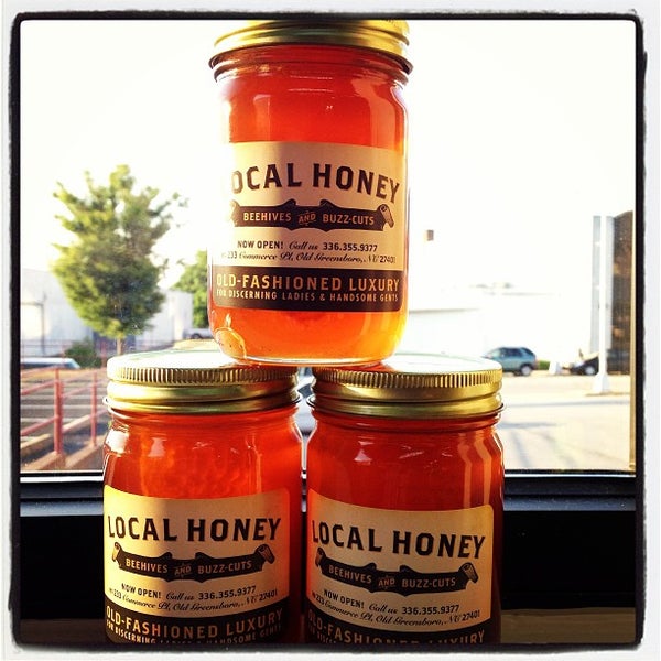 รูปภาพถ่ายที่ Local Honey Salon โดย Jay B. เมื่อ 6/4/2013