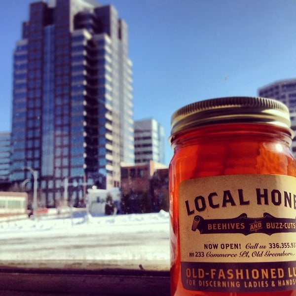 Das Foto wurde bei Local Honey Salon von Jay B. am 2/14/2014 aufgenommen