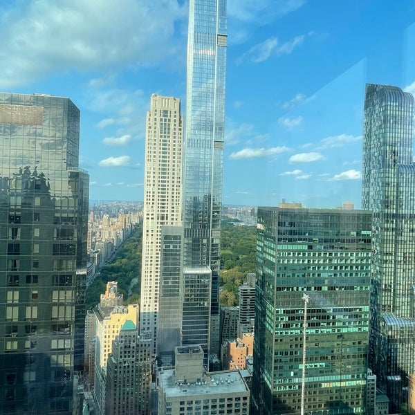 รูปภาพถ่ายที่ Residence Inn by Marriott New York Manhattan/Central Park โดย E Y. เมื่อ 9/14/2021