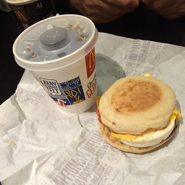 Foto tirada no(a) McDonald&#39;s por Stieneke T. em 1/16/2015