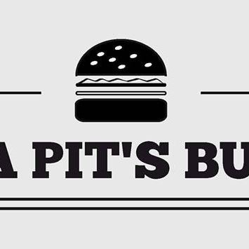 รูปภาพถ่ายที่ Pit&#39;s Burger โดย Ricardo B. เมื่อ 10/9/2013