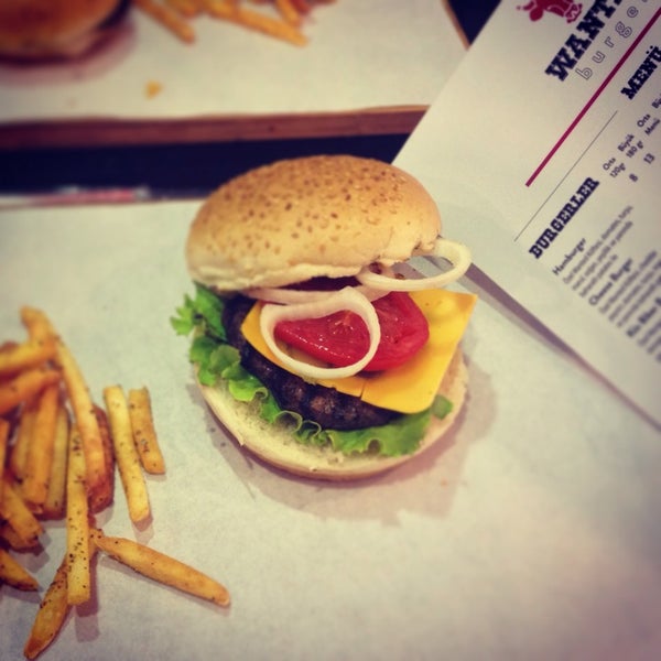 5/2/2014 tarihinde Serhat K.ziyaretçi tarafından Wanted Burger'de çekilen fotoğraf