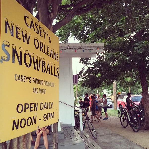 Photo prise au Casey&#39;s New Orleans Snowballs par Mike H. le7/9/2015
