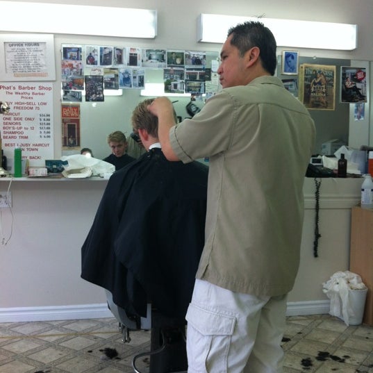 Phat's Barber Shop Salon Perawatan Rambut di West End
