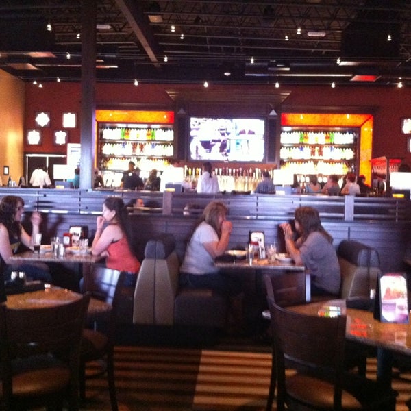 Photo taken at BJ&#39;s Restaurant &amp; Brewhouse by Duffy L. on 5/27/2013