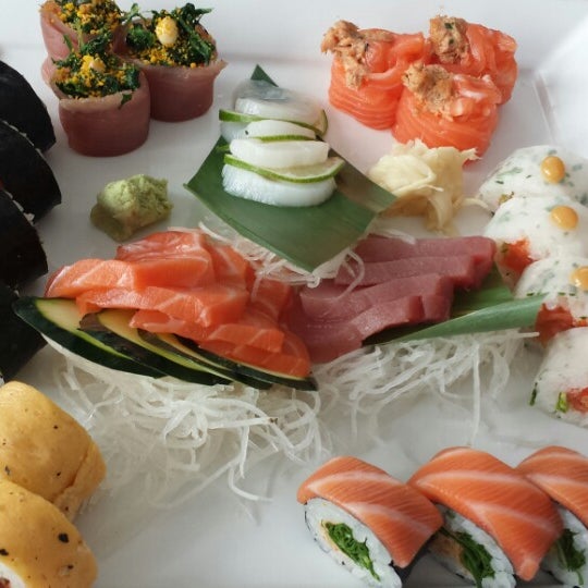 Foto diambil di Mizu Sushi &amp; Anti-Sushi oleh António M. pada 2/1/2014