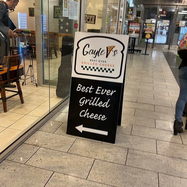 Foto tomada en Gayle&#39;s Best Ever Grilled Cheese  por Kittie F. el 4/7/2022