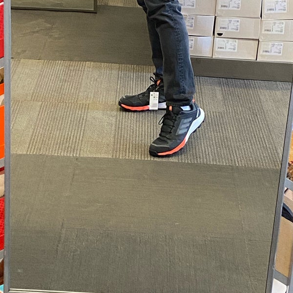 DSW Designer Shoe Warehouse Pasadena Civic Center District 8 tips