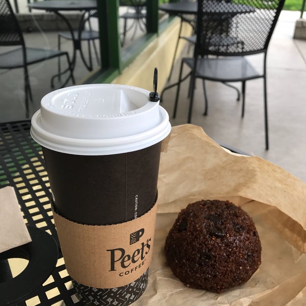 รูปภาพถ่ายที่ Peet&#39;s Coffee &amp; Tea โดย R C. เมื่อ 3/10/2018