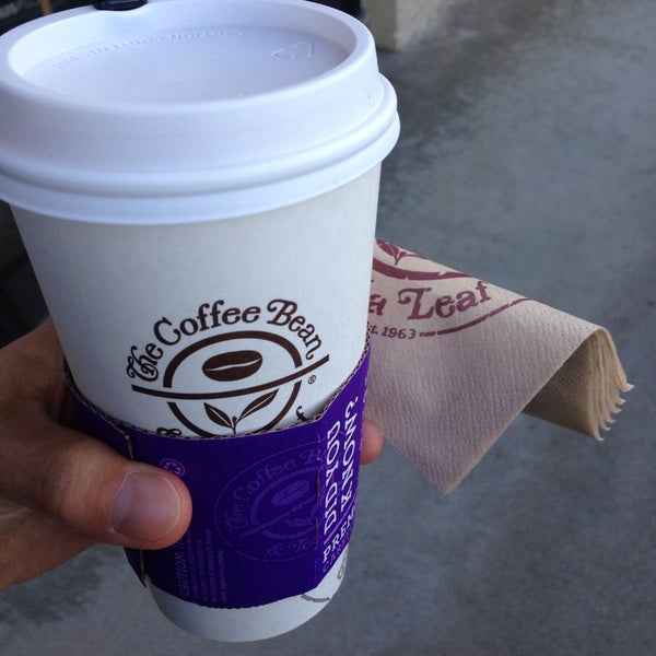 Photo taken at The Coffee Bean &amp; Tea Leaf by R C. on 10/22/2014