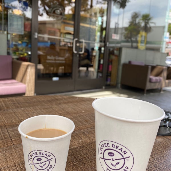 Foto scattata a The Coffee Bean &amp; Tea Leaf da R C. il 9/22/2019