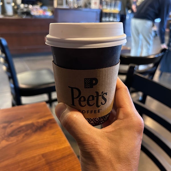 Foto tirada no(a) Peet&#39;s Coffee &amp; Tea por R C. em 6/13/2023