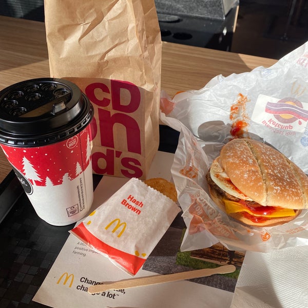 Photo taken at McDonald&#39;s by R C. on 11/21/2021