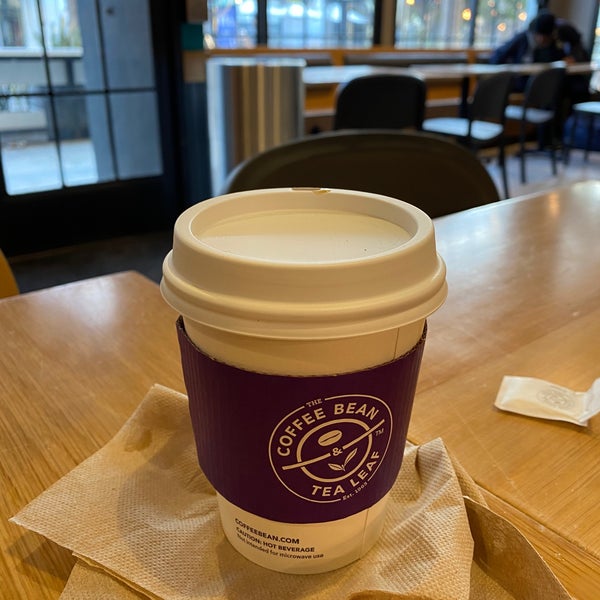 Photo taken at The Coffee Bean &amp; Tea Leaf by R C. on 1/4/2022
