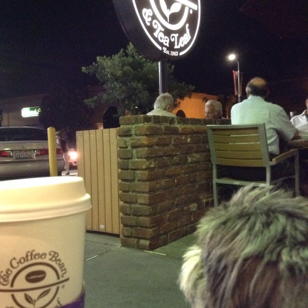 Photo taken at The Coffee Bean &amp; Tea Leaf by R C. on 9/17/2014