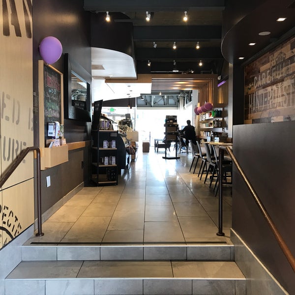 Photo taken at The Coffee Bean &amp; Tea Leaf by R C. on 4/20/2019
