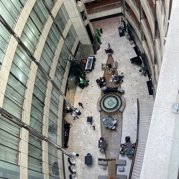 รูปภาพถ่ายที่ Holiday Inn Dubai - Al Barsha โดย Feras เมื่อ 2/1/2023