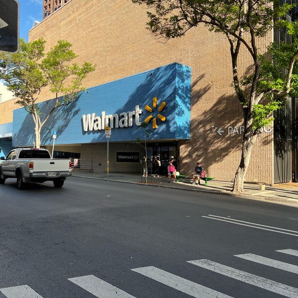 Walmart Downtown Honolulu 4 tips from 805 visitors