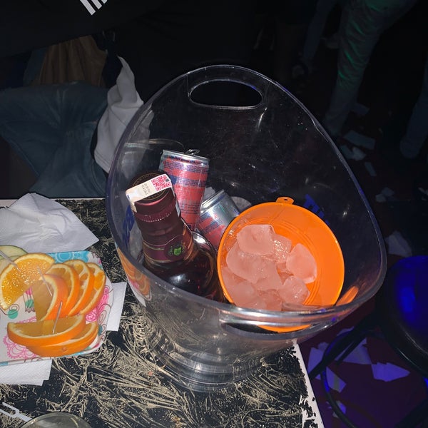 รูปภาพถ่ายที่ Club Vegas โดย Zeyneloglu เมื่อ 12/29/2019