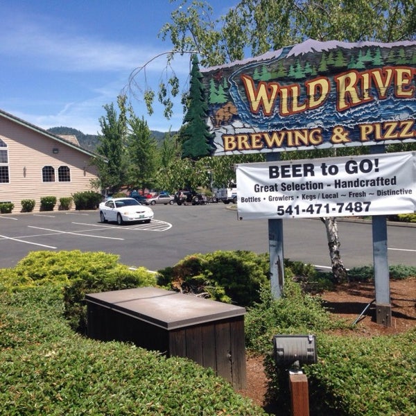 Photo taken at Wild River Brewing &amp; Pizza Co. by Béla B. on 5/30/2015