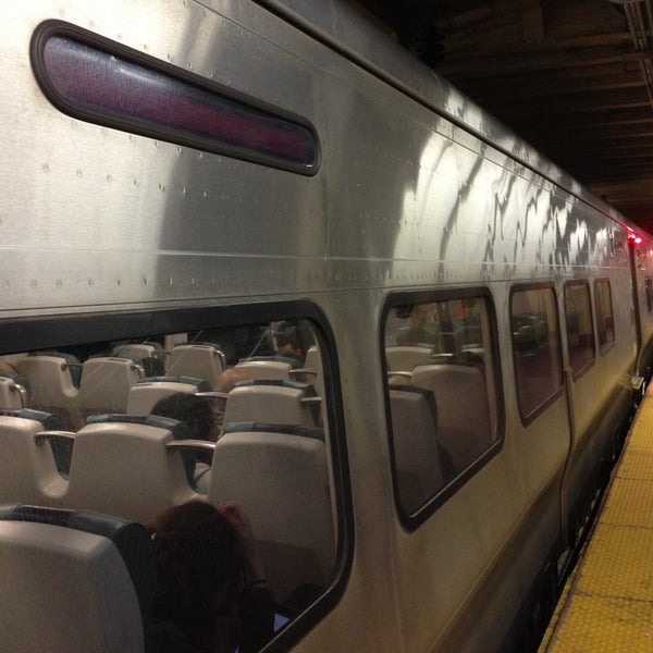 รูปภาพถ่ายที่ New York Penn Station โดย Kevin W. เมื่อ 4/28/2013