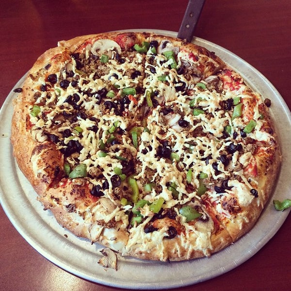 รูปภาพถ่ายที่ Rudy&#39;s Gourmet Pizza โดย Natalie เมื่อ 9/28/2014