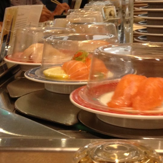 Foto scattata a Hanaichi Sushi Bar + Dining da Riane il 11/29/2012