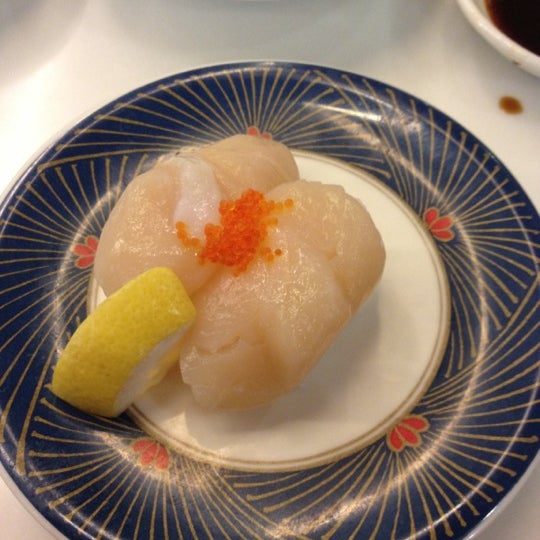 11/14/2012 tarihinde Rianeziyaretçi tarafından Hanaichi Sushi Bar + Dining'de çekilen fotoğraf