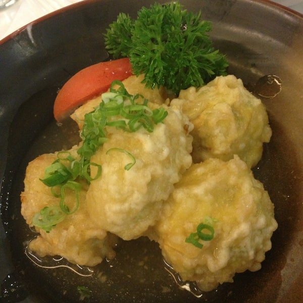 Foto scattata a Hanaichi Sushi Bar + Dining da Riane il 2/13/2013