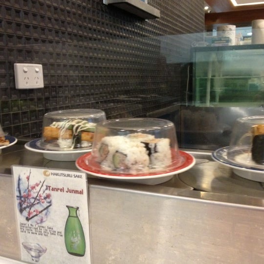 Foto scattata a Hanaichi Sushi Bar + Dining da Riane il 10/29/2012