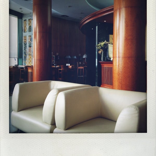รูปภาพถ่ายที่ Melia Plaza Hotel Valencia โดย ci_polla เมื่อ 8/1/2013