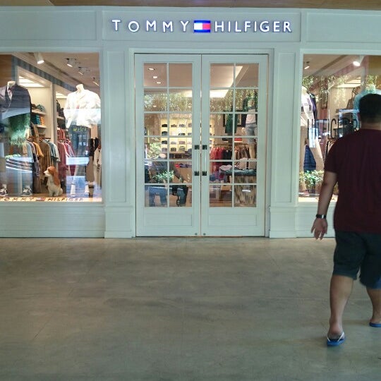 tommy hilfiger store in gateway