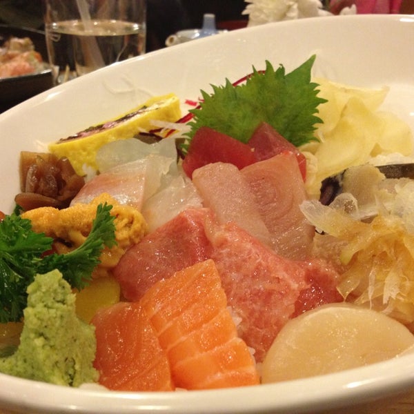2/17/2013에 Calvin T.님이 Toshi Sushi에서 찍은 사진