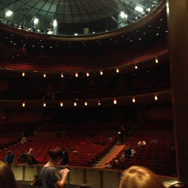 รูปภาพถ่ายที่ Blanche M. Touhill Performing Arts Center โดย Adrienne S. เมื่อ 2/19/2013