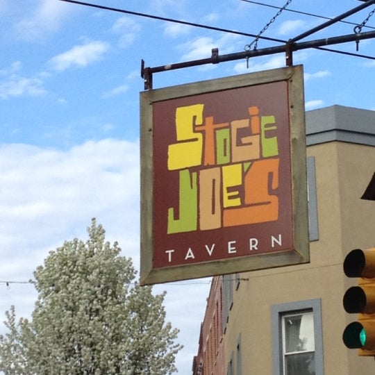 4/15/2013에 Christine님이 Stogie Joe&#39;s Tavern에서 찍은 사진