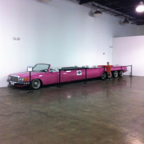 6/12/2013 tarihinde Сергей К.ziyaretçi tarafından Miami&#39;s Auto Museum at the Dezer Collection'de çekilen fotoğraf