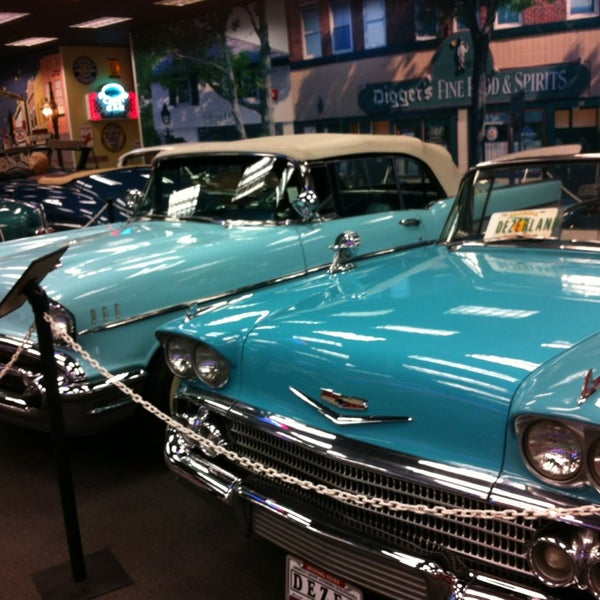 6/12/2013 tarihinde Сергей К.ziyaretçi tarafından Miami&#39;s Auto Museum at the Dezer Collection'de çekilen fotoğraf