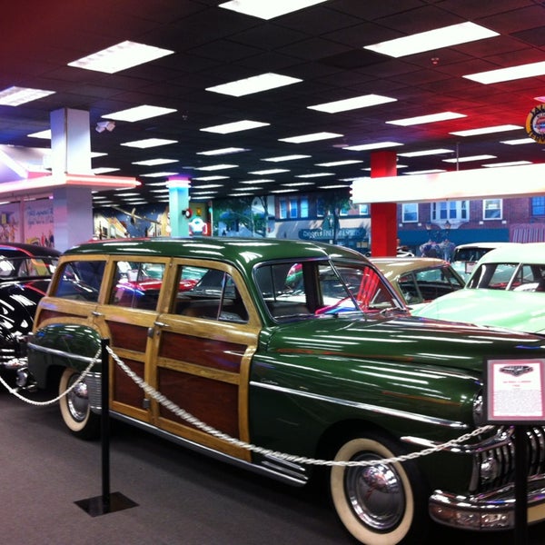 Foto tomada en Miami&#39;s Auto Museum at the Dezer Collection  por Сергей К. el 6/12/2013