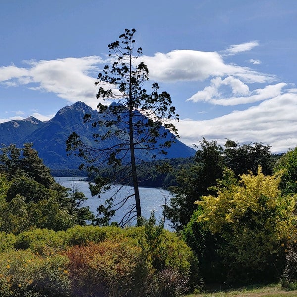 Das Foto wurde bei Llao Llao Hotel &amp; Resort Golf Spa von Shelby am 1/27/2020 aufgenommen