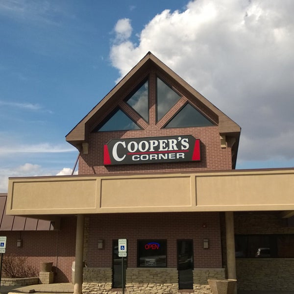รูปภาพถ่ายที่ Cooper&#39;s Corner โดย Cooper&#39;s Corner เมื่อ 6/16/2016