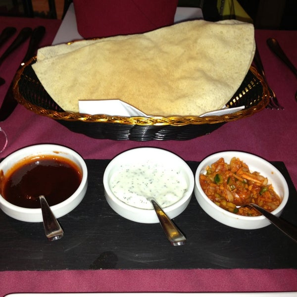 Photo taken at L&#39;Everest Nepalese &amp; Indian Cuisine by Keiko H. on 7/12/2013